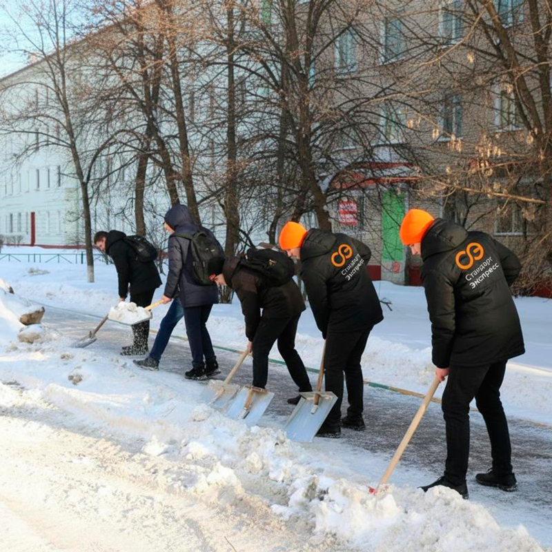 Уборка снега с крыш и территорий в Лермонтове